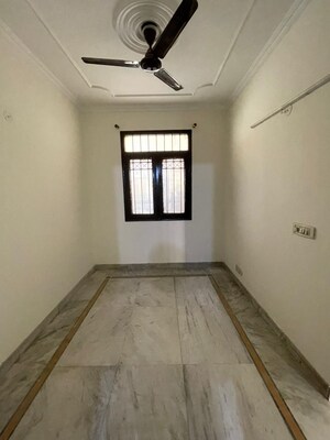 Room in 3.5 BHK Apartment at Sector 50 – for Sale
