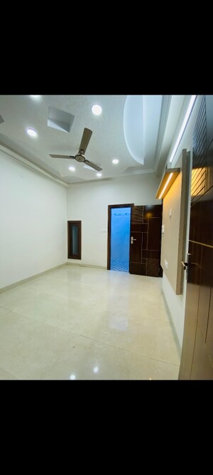 Room in 3 BHK Builder Floor at Soho Awas Apartments, Gyan Khand I – for Sale