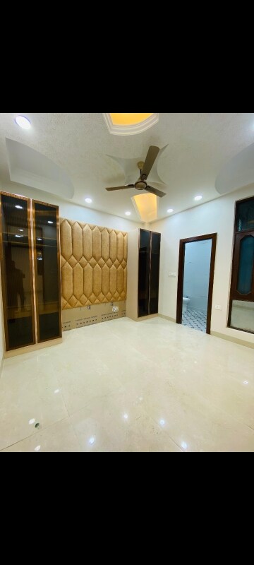 Room in 3 BHK Builder Floor at Soho Awas Apartments, Gyan Khand I – for Sale