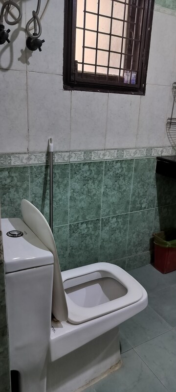 Bathroom in 4 BHK Apartment at Amrapali Exotica, Sector 50 – for Rent