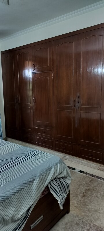 Furnished Amenities in 4 BHK Apartment at Amrapali Exotica, Sector 50 – for Rent