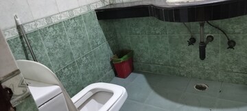 Bathroom in 4 BHK Apartment at Amrapali Exotica, Sector 50 – for Rent