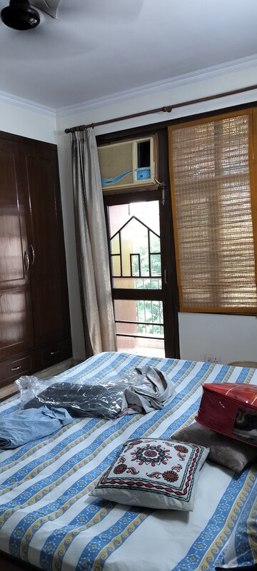 Bedroom in 4 BHK Apartment at Amrapali Exotica, Sector 50 – for Rent