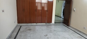 Room in 3 BHK Independent House at RWA Apartments Sector 40, Sector 40 – for Rent