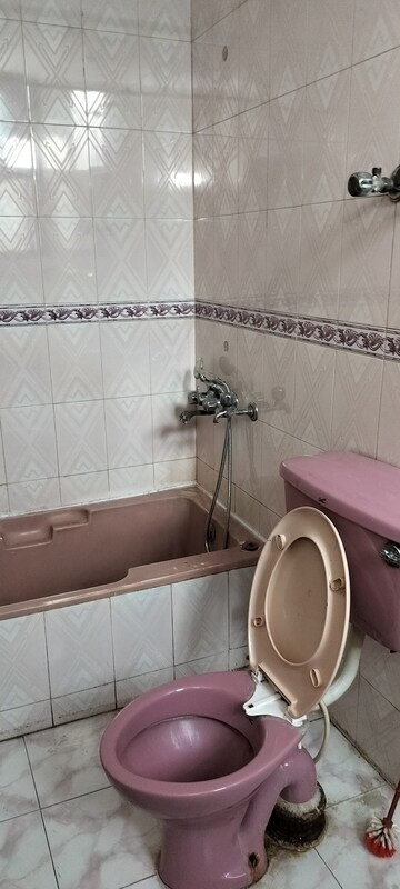 Bathroom in 3 BHK Independent House at RWA Apartments Sector 40, Sector 40 – for Rent