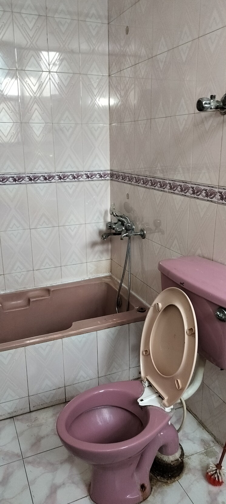 Bathroom, rwa-apartments-sector-40 3 Bedroom 300 Sq.Mt. Independent House In Sector 40 Noida 9133603