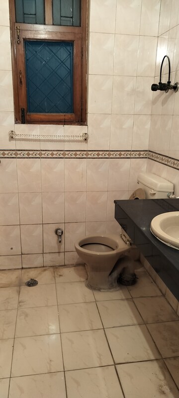 Bathroom in 3 BHK Independent House at RWA Apartments Sector 40, Sector 40 – for Rent
