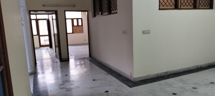 Room, rwa-apartments-sector-40 3 Bedroom 300 Sq.Mt. Independent House In Sector 40 Noida 9133603