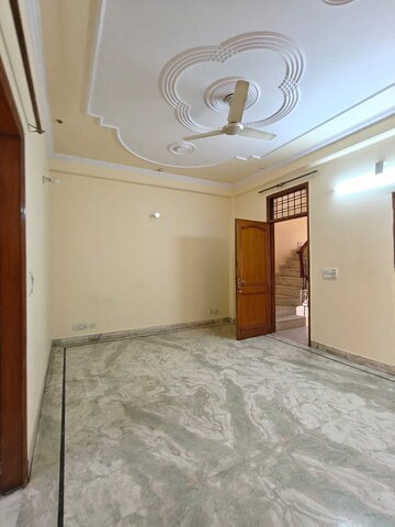 Room in 3 BHK Builder Floor at Sector 40 – for Rent