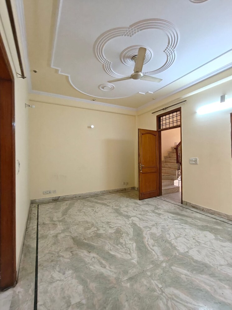 Room, sector 40 3 Bedroom 2341 Sq.Ft. Builder Floor In Sector 40 Gurgaon 9133611