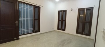 Room in 3.5 BHK Apartment at The Crescent, Sector 50 – for Rent