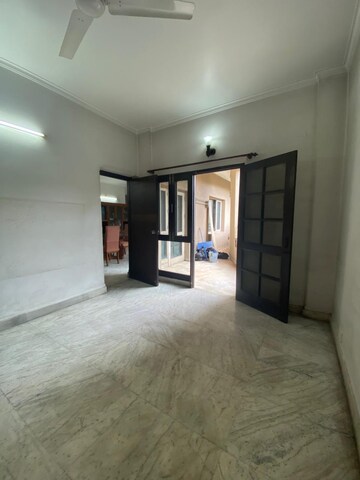 Room in 3.5 BHK Apartment at The Crescent, Sector 50 – for Rent