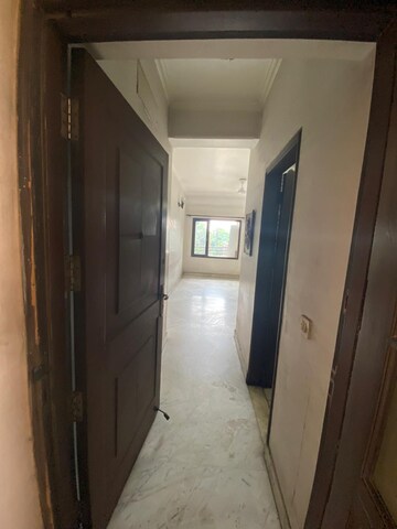 Building Lobby in 3.5 BHK Apartment at The Crescent, Sector 50 – for Rent