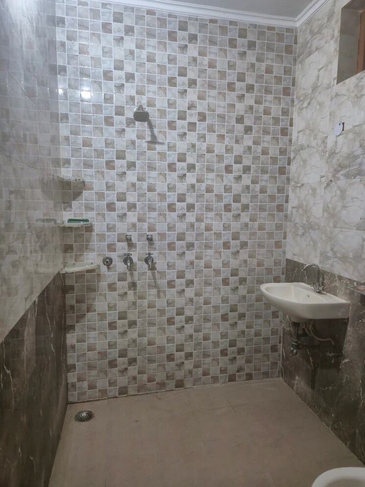 Bathroom, sector 46 2 Bedroom 160 Sq.Yd. Independent House In Sector 46 Gurgaon 9133622