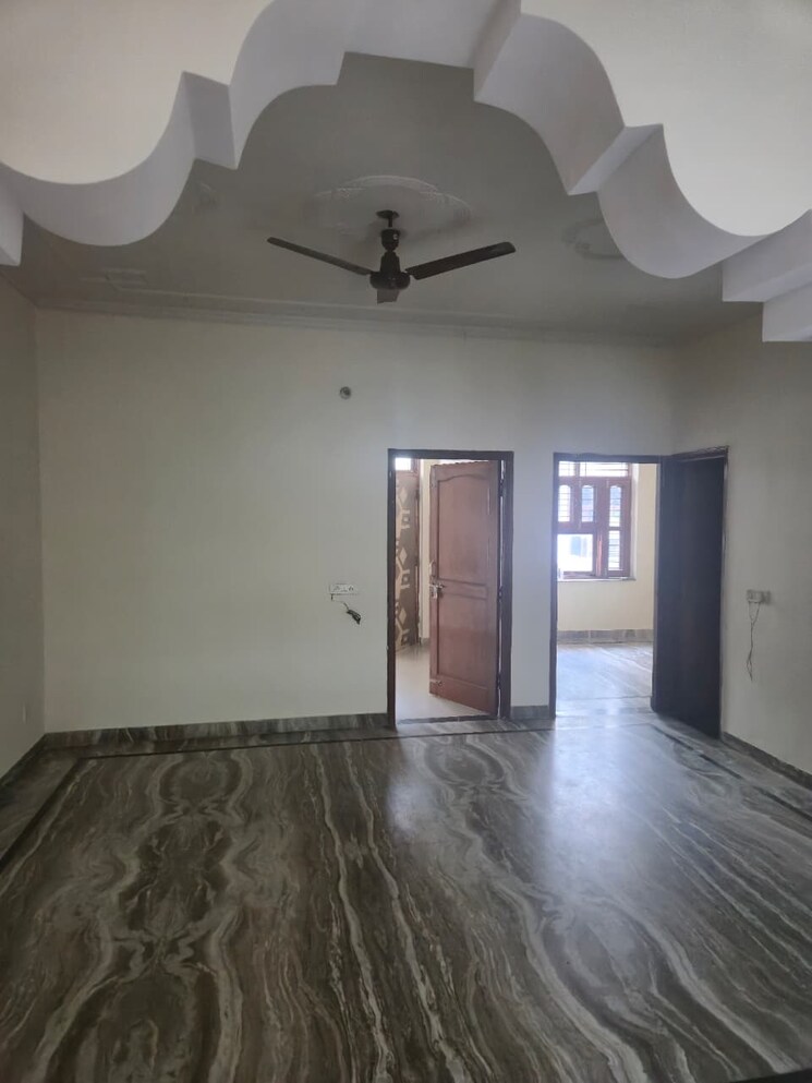 Room, sector 46 2 Bedroom 160 Sq.Yd. Builder Floor In Sector 46 Gurgaon 9133626