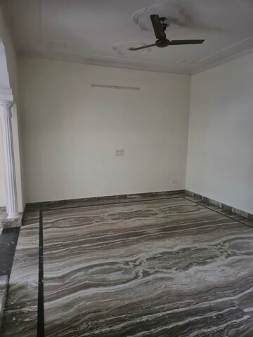 Room in 2 BHK Builder Floor at Sector 46 – for Rent