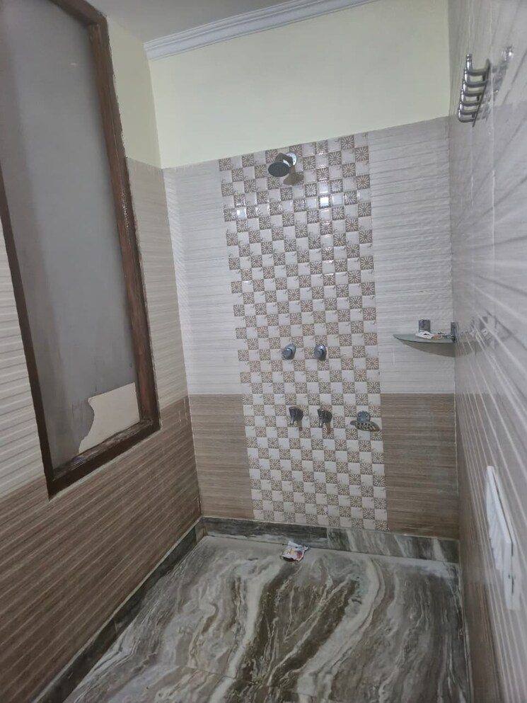 Bathroom, sector 46 2 Bedroom 160 Sq.Yd. Builder Floor In Sector 46 Gurgaon 9133626