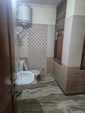 Bathroom in 2 BHK Builder Floor at Sector 46 – for Rent