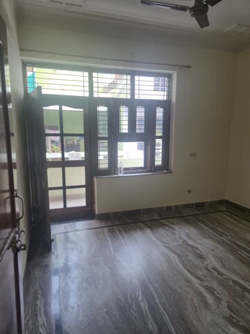 Room in 2 BHK Builder Floor at Sector 46 – for Rent