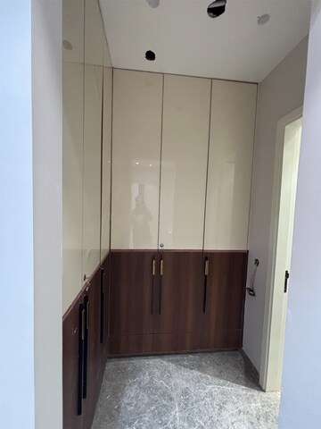 Furnished Amenities in 4 BHK Builder Floor at Janakpuri – for Sale