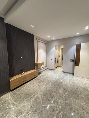 Room in 4 BHK Builder Floor at Janakpuri – for Sale