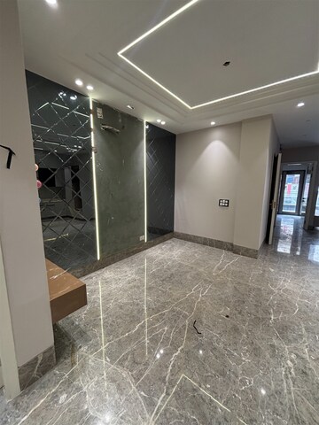 Room in 4 BHK Builder Floor at Janakpuri – for Sale