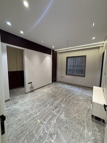 Room in 4 BHK Builder Floor at Janakpuri – for Sale