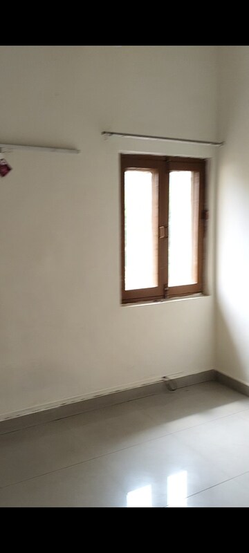Room in 2 BHK Independent House at RWA Apartments Sector 19, Sector 19 – for Rent