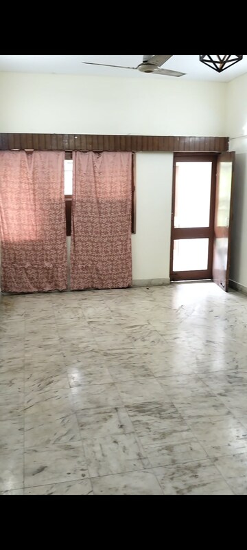 Room in 2 BHK Independent House at RWA Apartments Sector 19, Sector 19 – for Rent