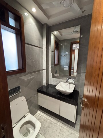 Attached Bathroom in 3 BHK Builder Floor at Janakpuri – for Sale
