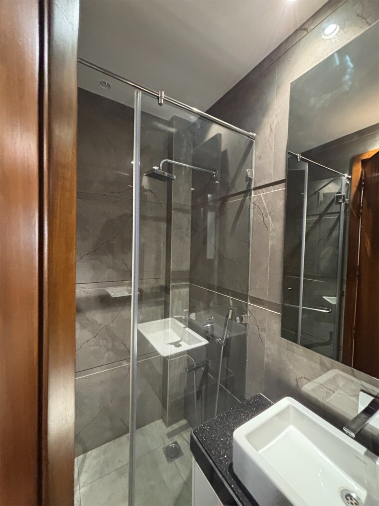 Bathroom, janakpuri 3 Bedroom 1350 Sq.Ft. Builder Floor In Janakpuri Delhi 9133675