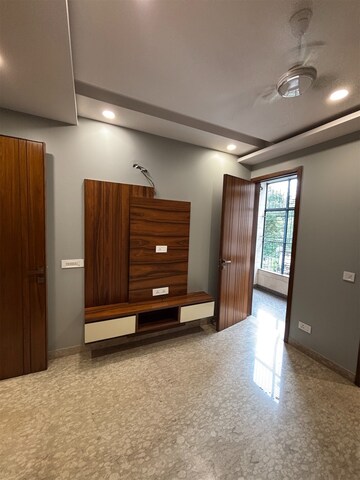 Room in 3 BHK Builder Floor at Janakpuri – for Sale