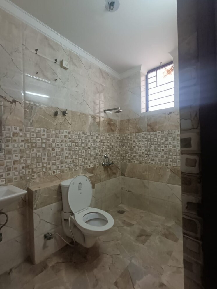 Bathroom, sector 46 2 Bedroom 160 Sq.Yd. Builder Floor In Sector 46 Gurgaon 9133690
