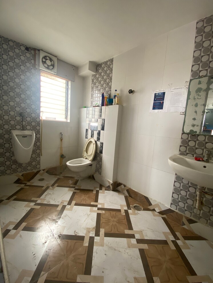 Team Area, chinar park Commercial Office Space 2020 Sq.Ft. In Chinar Park Kolkata 9133687