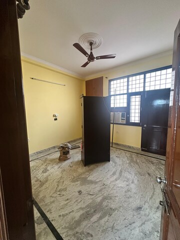 Room in 2 BHK Builder Floor at Sector 46 – for Rent