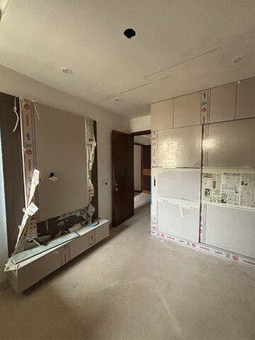 Room in 3 BHK Builder Floor at Janakpuri – for Sale