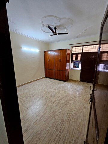 Bedroom in 3 BHK Builder Floor at Sector 46 – for Rent