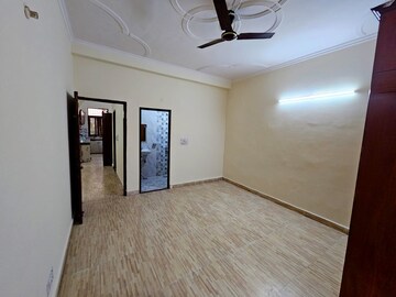 Room in 3 BHK Builder Floor at Sector 46 – for Rent