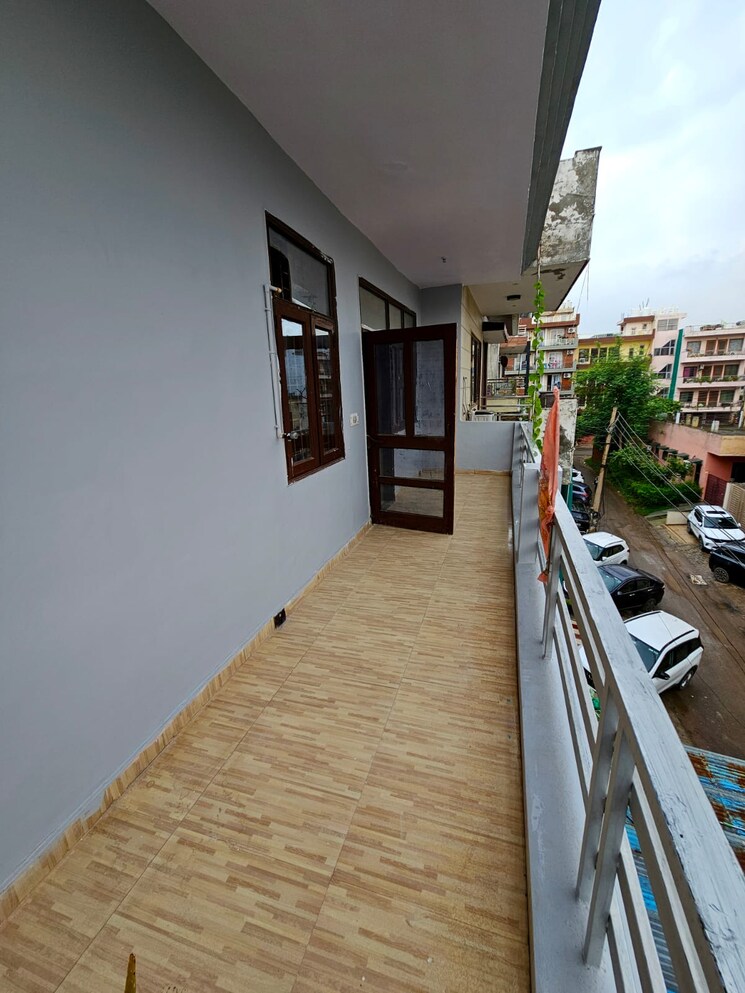 Balcony, sector 46 3 Bedroom 160 Sq.Yd. Builder Floor In Sector 46 Gurgaon 9133716