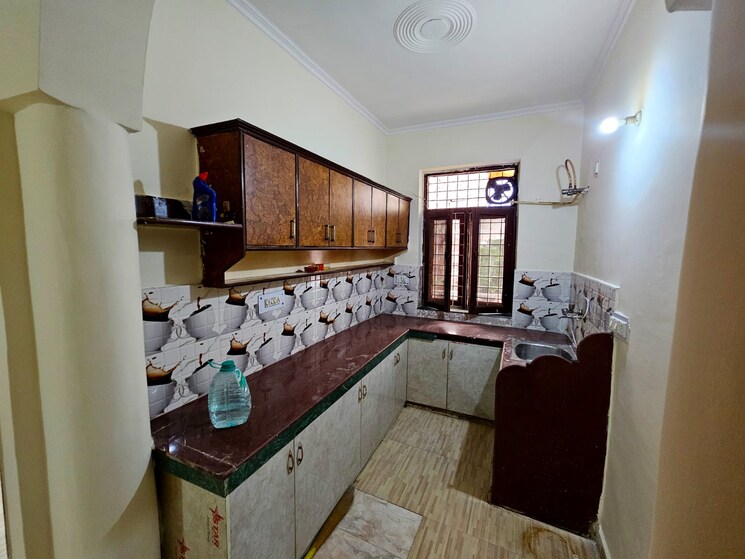 Kitchen, sector 46 3 Bedroom 160 Sq.Yd. Builder Floor In Sector 46 Gurgaon 9133716