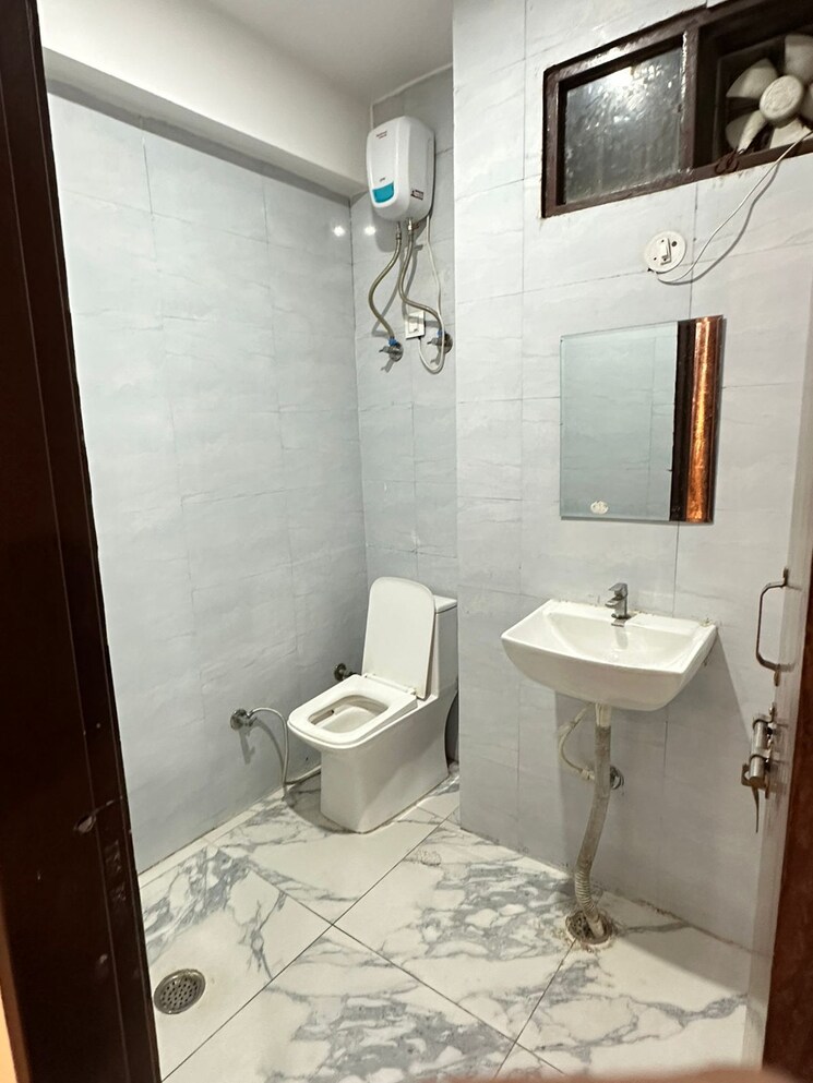 Bathroom, sector 40 Studio 667 Sq.Ft. Builder Floor In Sector 40 Gurgaon 9133722