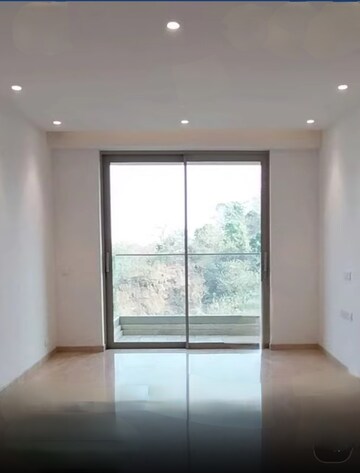 Room in 2 BHK Apartment at Castle Rock, Powai – for Rent