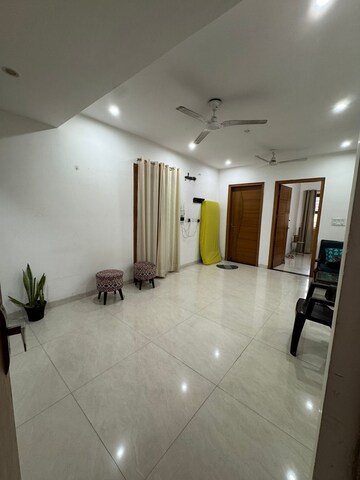 Living Room in 3 BHK Builder Floor at Sector 46 – for Rent