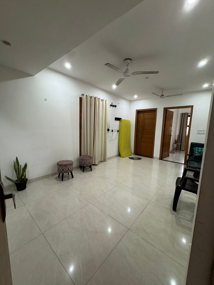 Living Room, sector 46 3 Bedroom 160 Sq.Yd. Builder Floor In Sector 46 Gurgaon 9133753