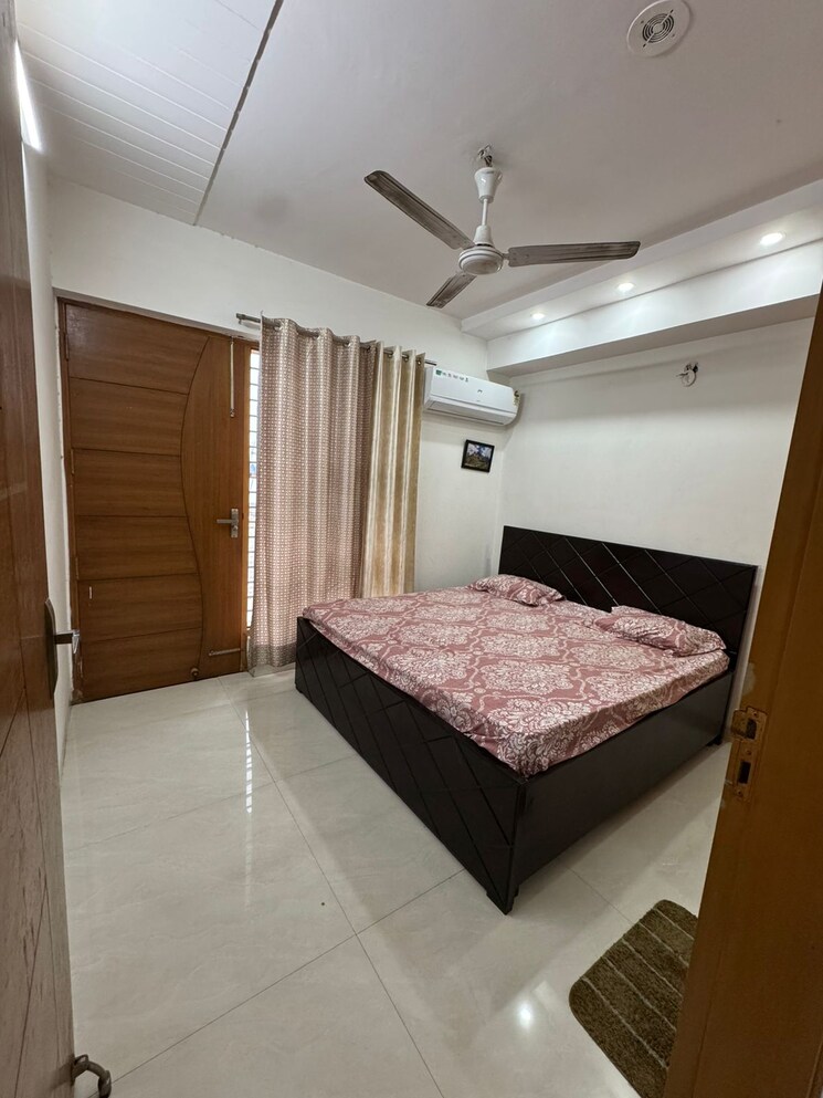 Bedroom, sector 46 3 Bedroom 160 Sq.Yd. Builder Floor In Sector 46 Gurgaon 9133753