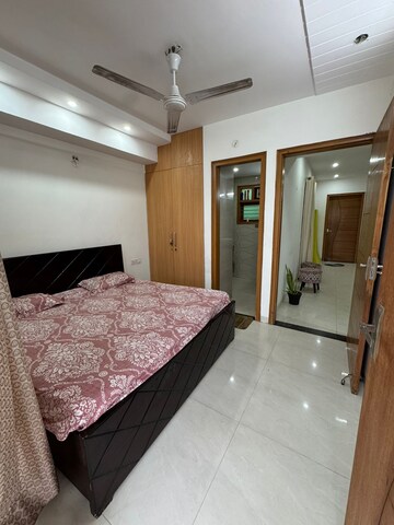 Bedroom in 3 BHK Builder Floor at Sector 46 – for Rent
