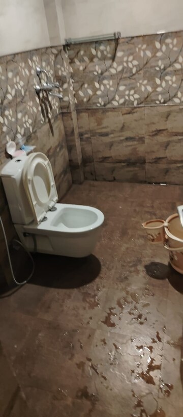 Bathroom in 2 BHK Builder Floor at Sector 46 – for Rent