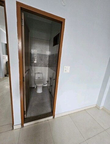 Building Lobby in 3 BHK Builder Floor at Sector 46 – for Rent