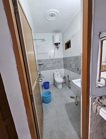 Building Lobby in 3 BHK Builder Floor at Sector 46 – for Rent