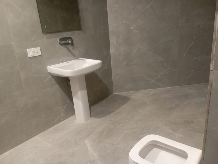 Bathroom, sector 42 3 Bedroom 3400 Sq.Ft. Builder Floor In Sector 42 Chandigarh 9133832